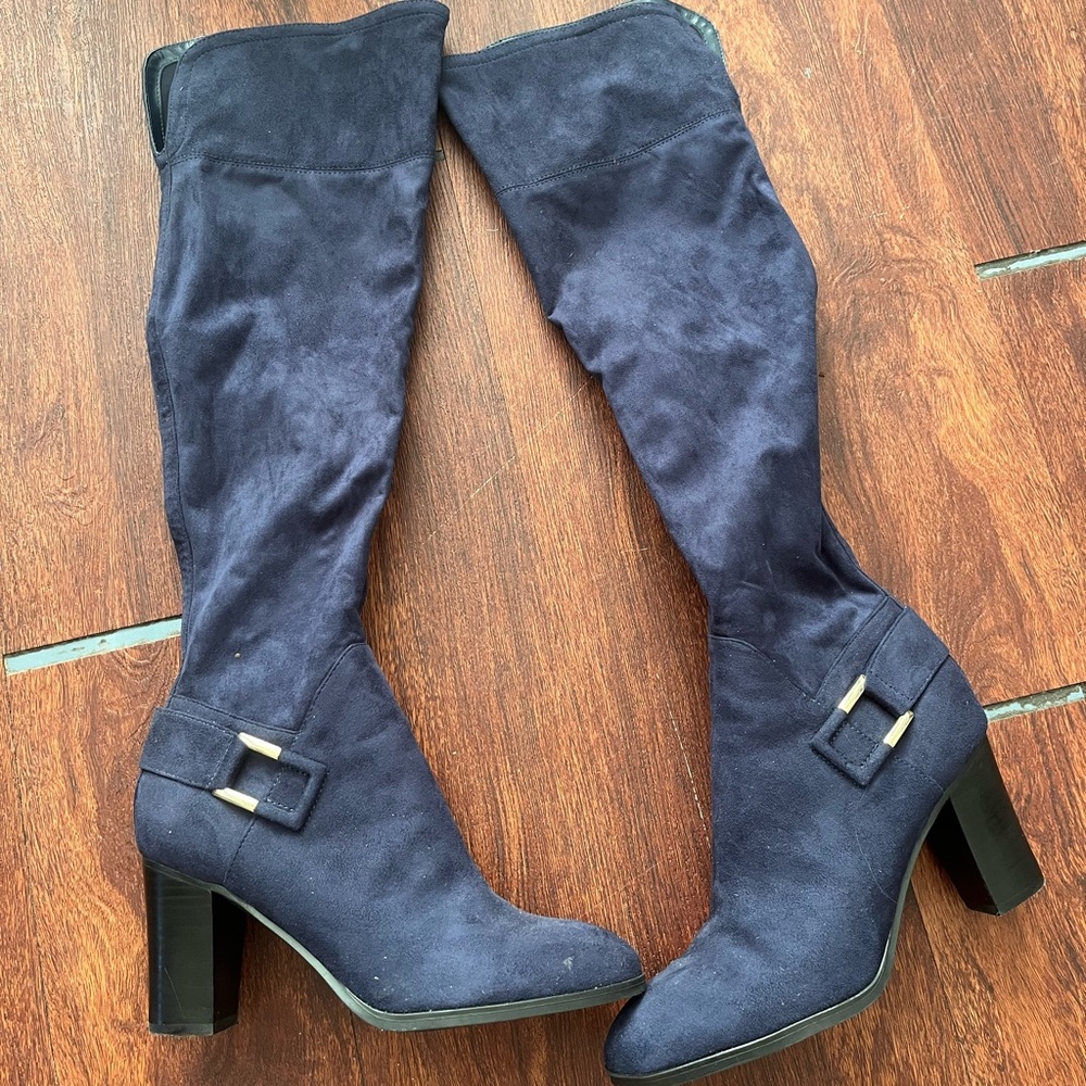Women’s boots faux suede size 9.5